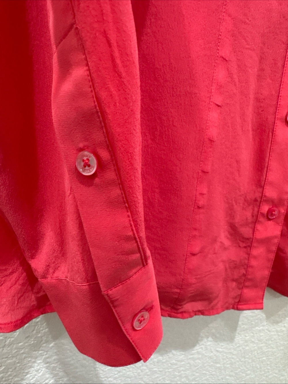 TOMMY BAHAMA Red 100% Silk Button Up Blouse Long Roll Tab Sleeves V-Neck Women L - Picture 7 of 8